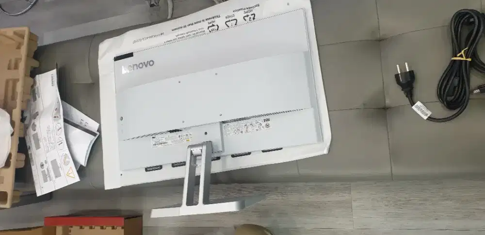[JUAL BEKAS] MONITOR LENOVO L24-C PUTIH