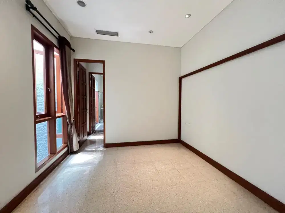 LXMMT 0012 Dijual / For Sale Rumah Siap Huni Row Jalan Lebar Di Area Elit Menteng Jakarta Pusat