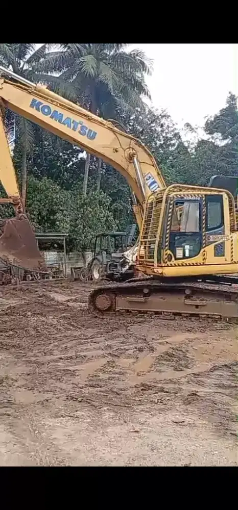 Excavator Komatsu PC 200-8 tahun 2015