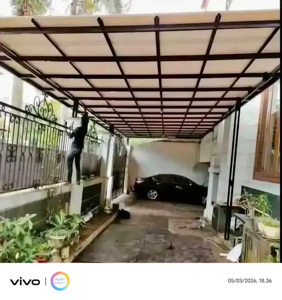 Kanopi baja ringan dan garasi