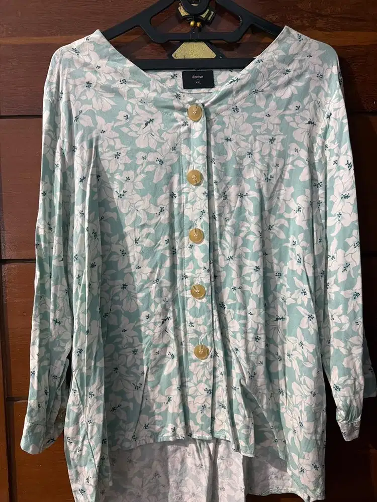 Baju bekas masih bagus