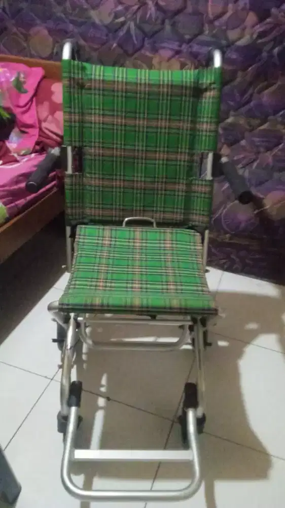 Kursi roda lipat