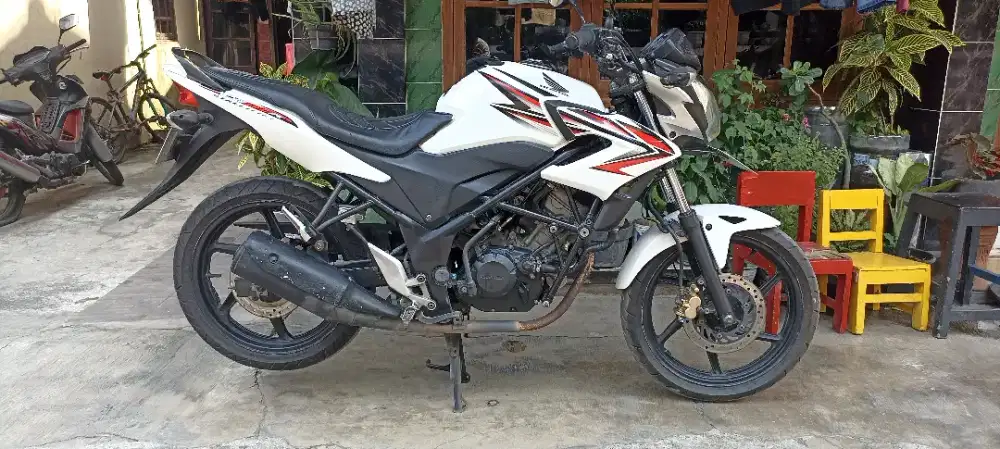 HONDA CBR 150 2013