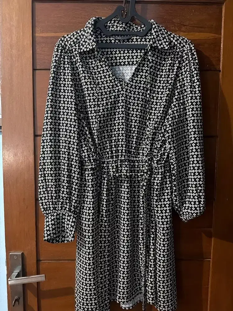 Baju bekas masih bagus