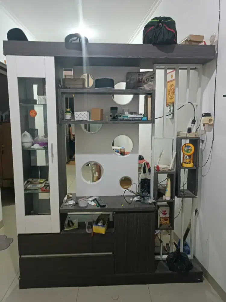 Lemari Sekat Ruang Tamu + Buffet Kaca