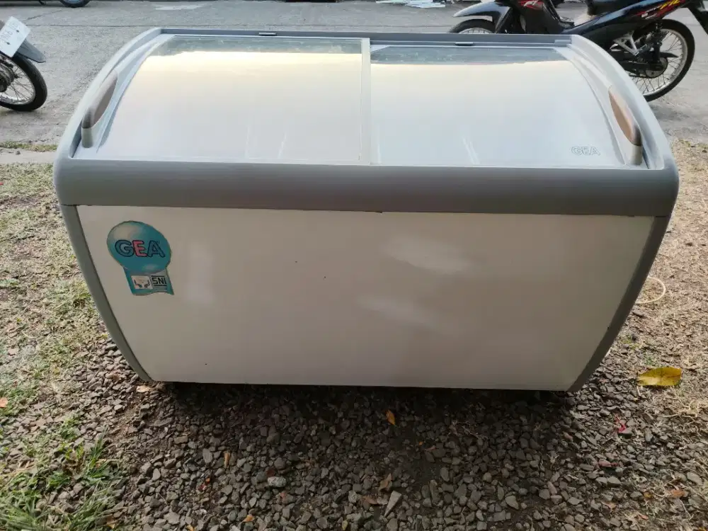 Frezer gea sleding glas 360liter normal orisinil, segel pabrik