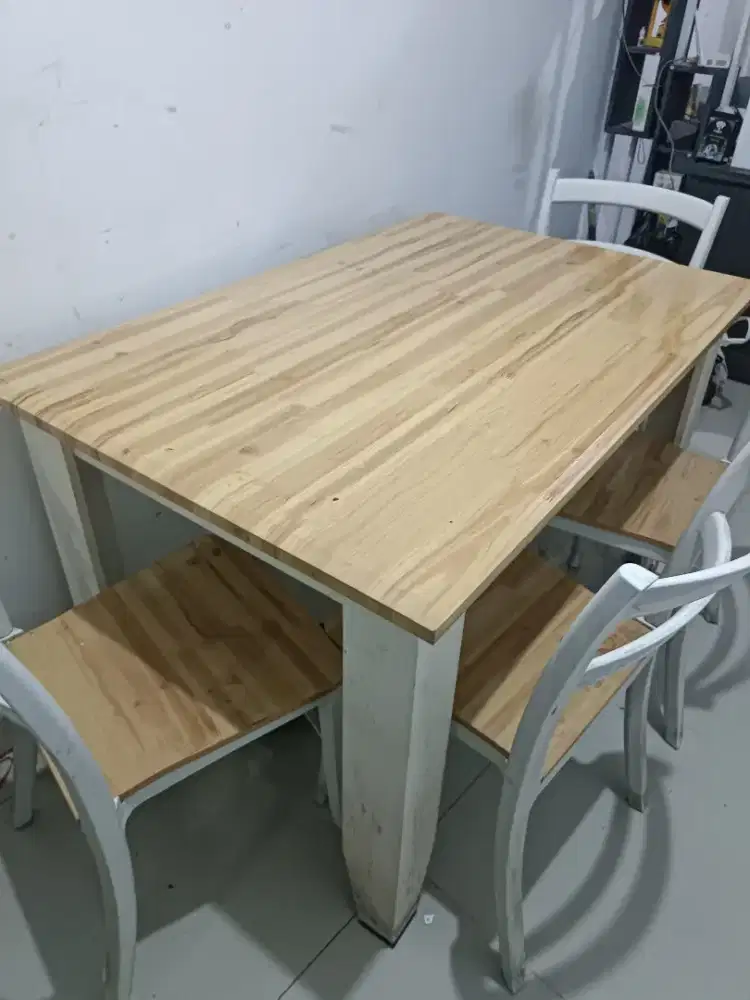 DIJUAL SET MEJA MAKAN 4 KURSI