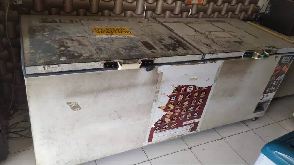 Freezer ada 4 unit hidup 1 mati