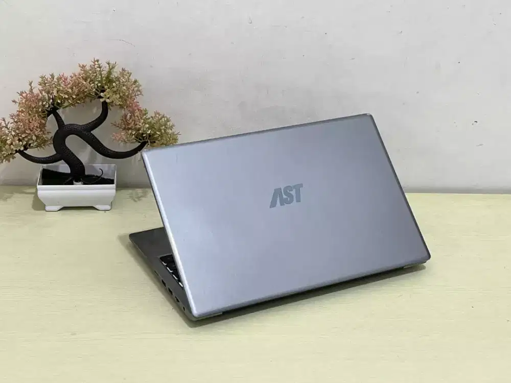 Laptop AST LZ1401