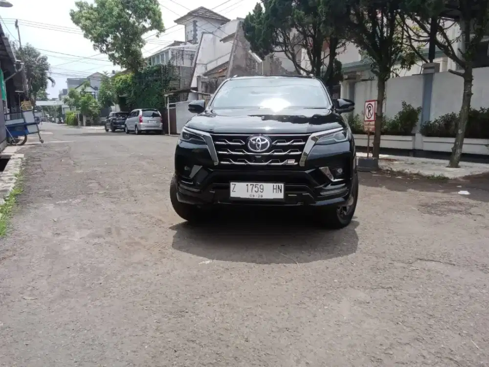 Fortuner 2.8 GR At 2023 Hitam