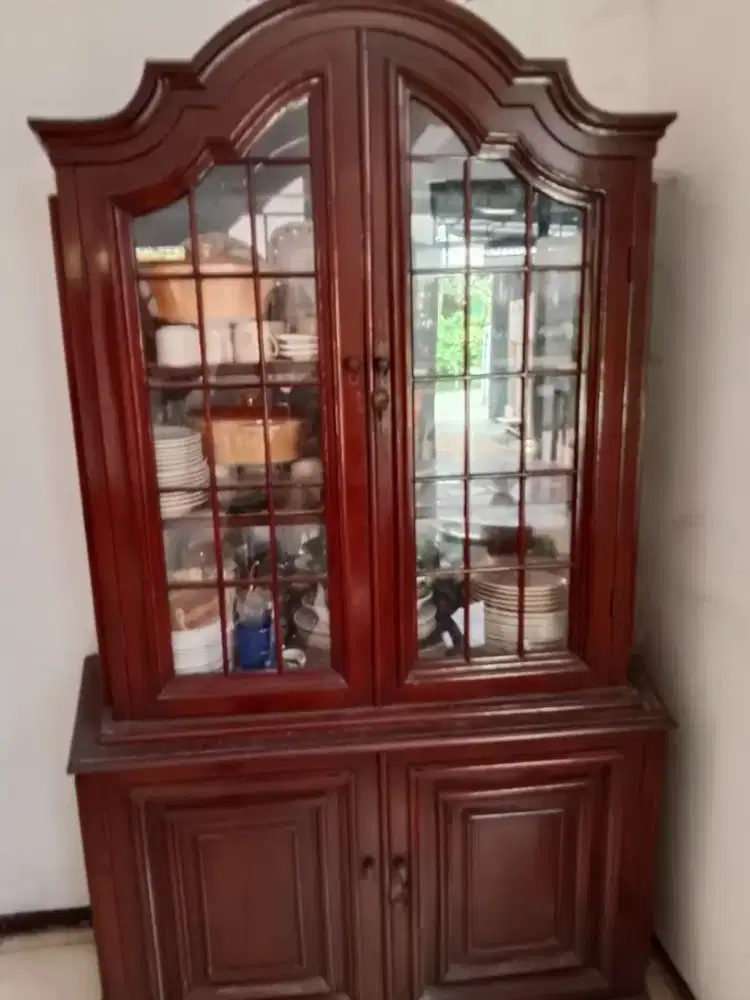 Jual lemari kayu + kaca serba guna kondisi bagus