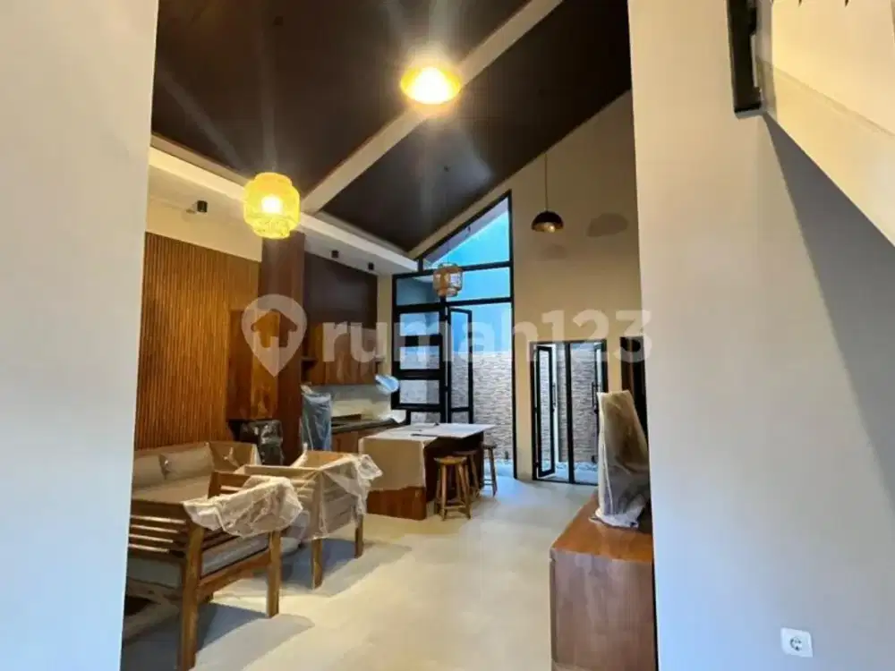 Rumah Baru 2 Lantai, Dekat Semua Fasilitas, Siap Huni
