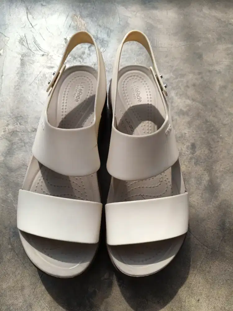 Sendal Crocs Wanita Original Putih Preloved