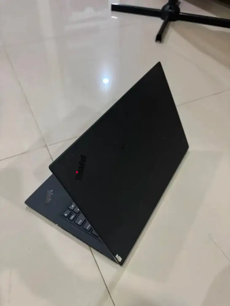 Laptop Lenovo thinkpad X1 carbon 8th Core i7 gen 10 ram 16GB Ssd 1TB