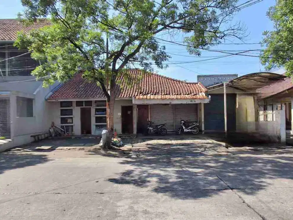 Jual di bawah NJOP Rumah strategis pinggir jalan area Buah batu Turangga SHM