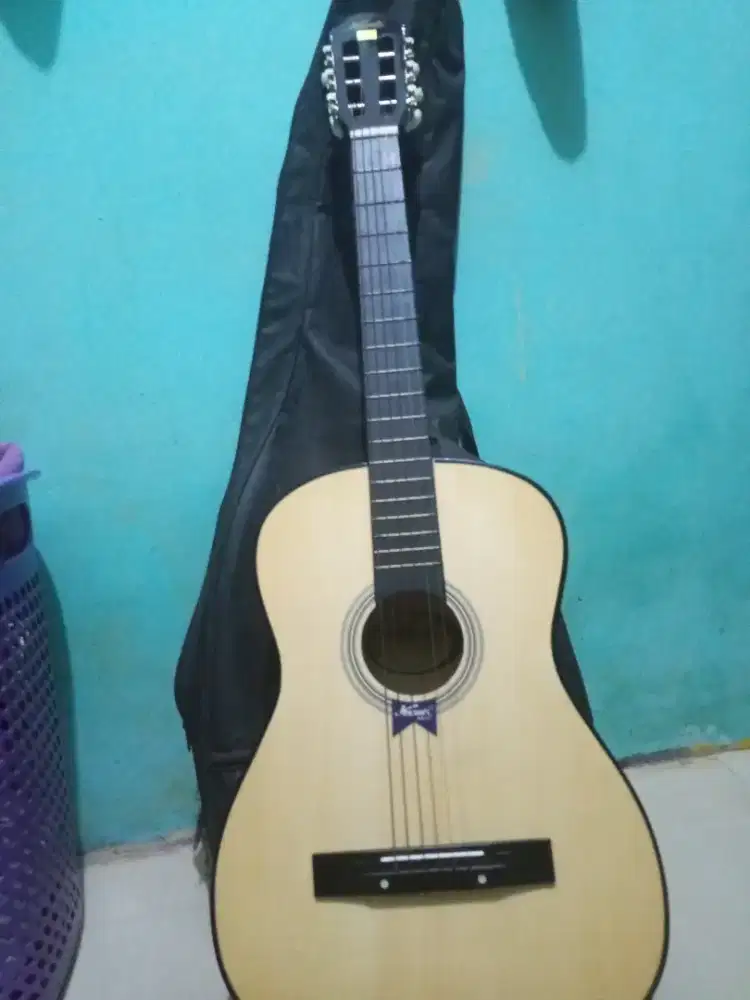 GITAR MEREK KAPOK