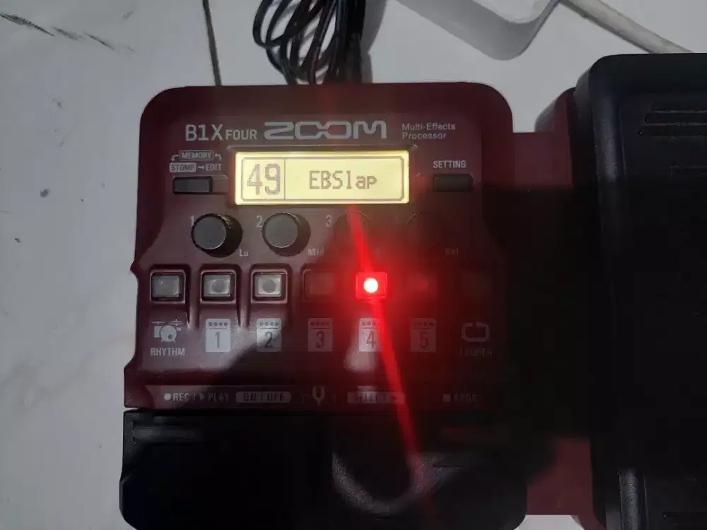 Efek Bass Zoom B1 Xfour