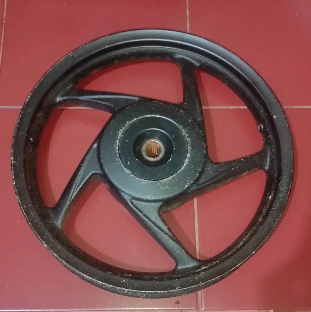 VELG BELAKANG BEAT KARBU