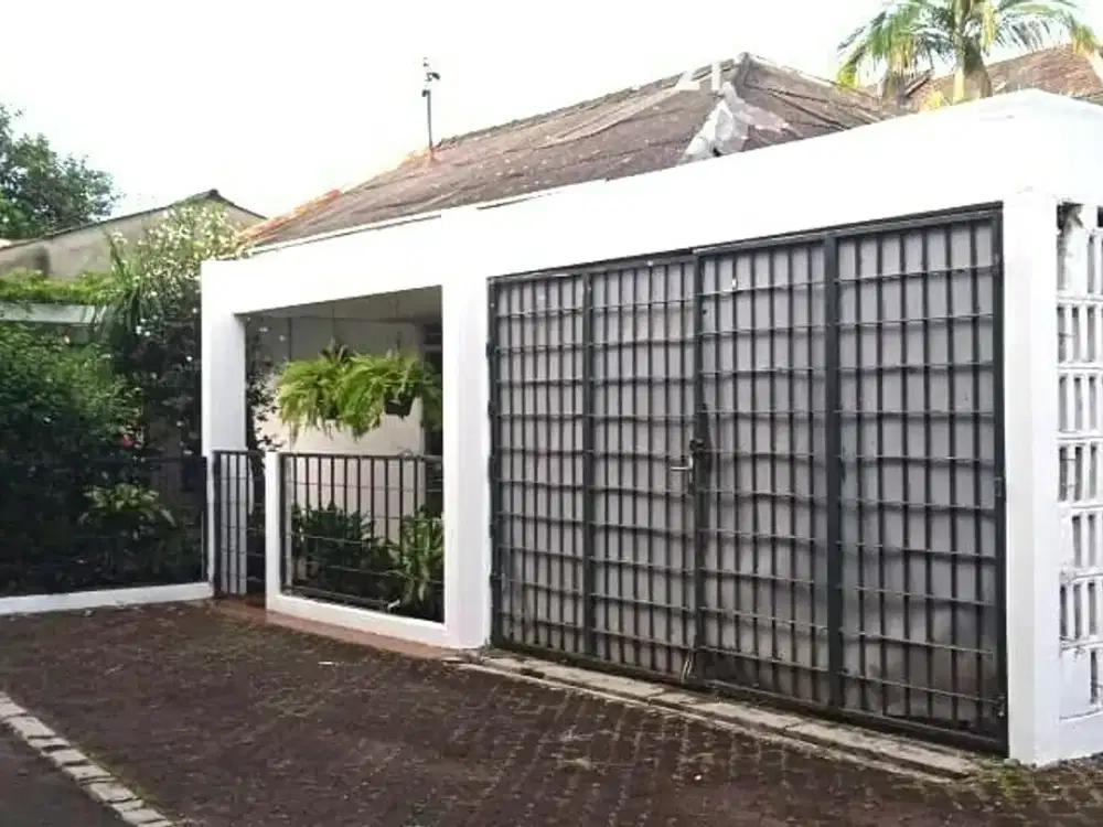 Rumah Bagus Dalam Lingkungan Yang Asri Di Jl Cidodol 10077