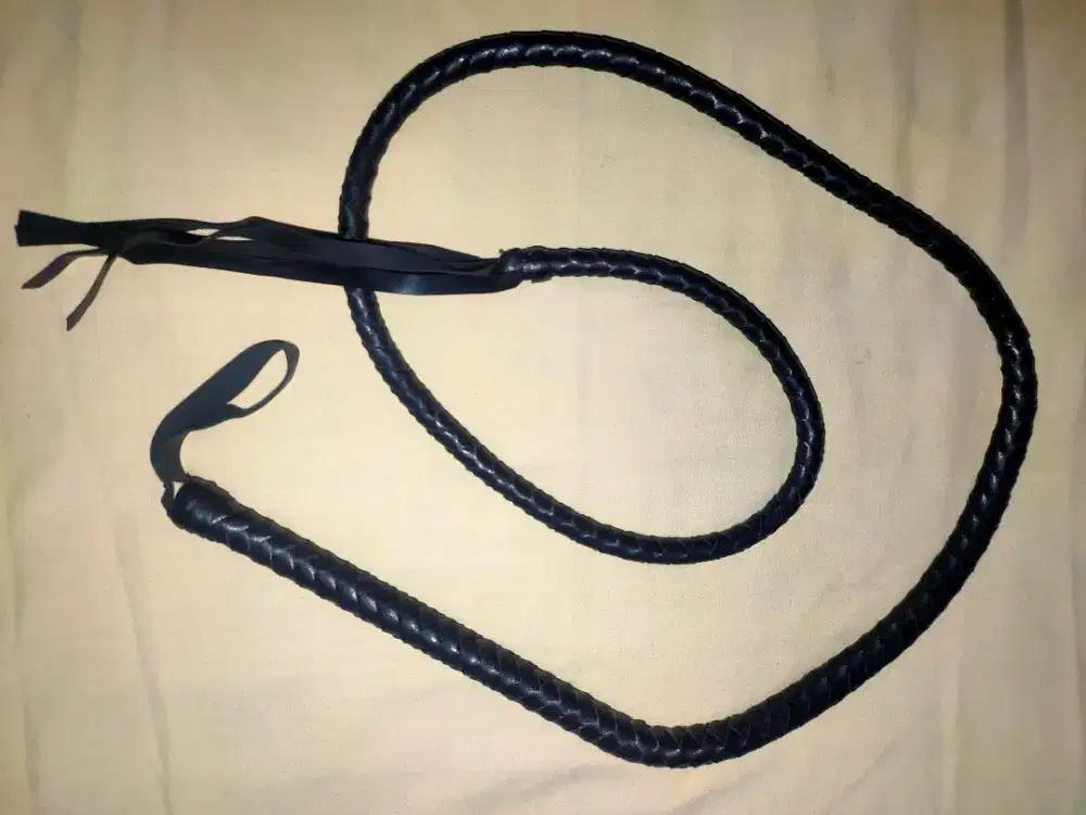 jual cambuk kulit koleksi for play atau untuk pentas