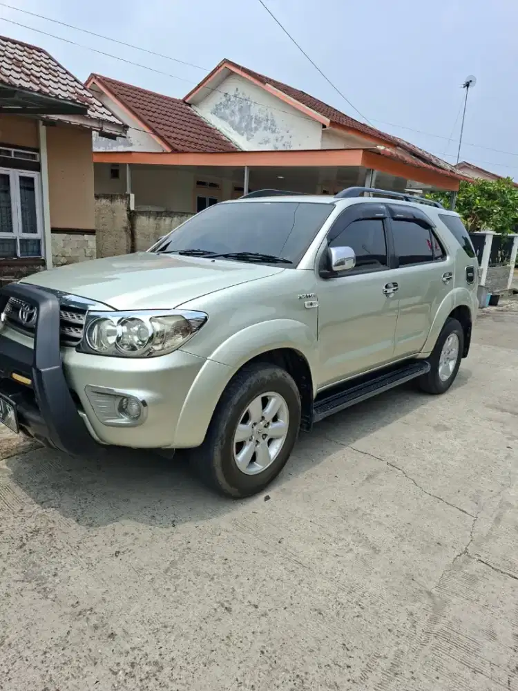 Fortuner V 2.7 4x4 Bensin 2010 – Unit Pribadi
