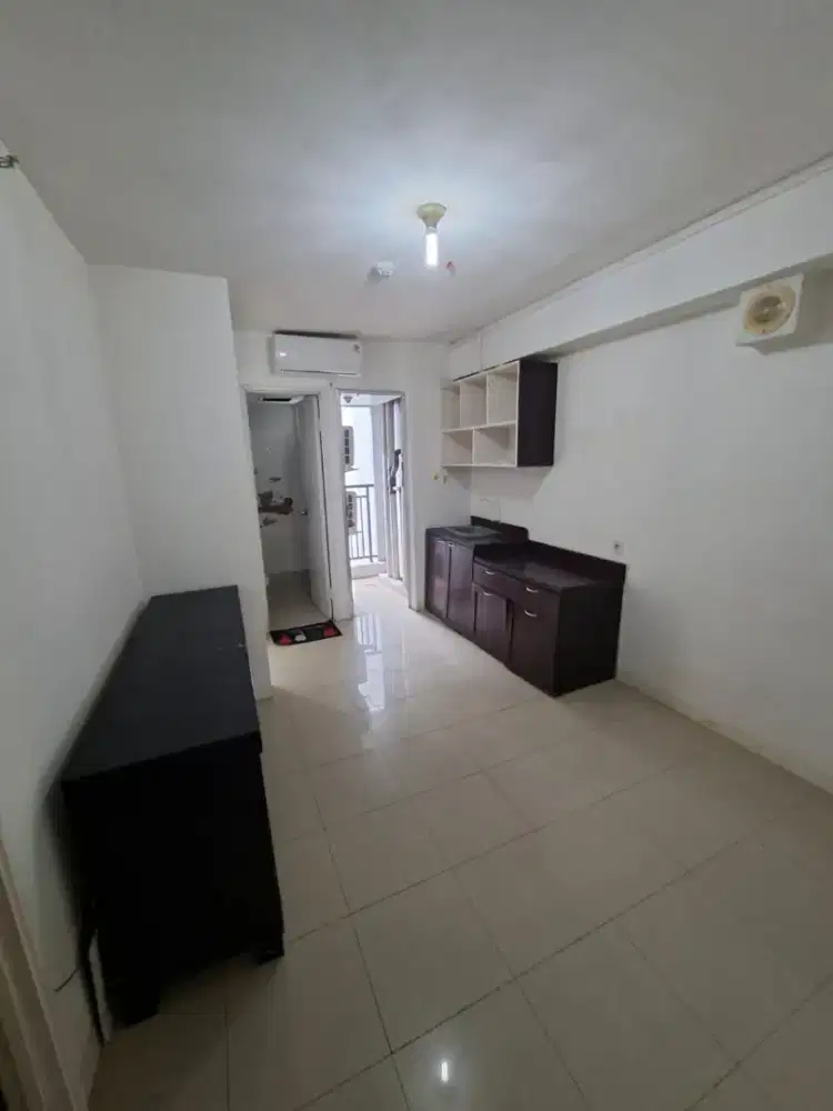 Disewakan 2 BR Semi Furnished Pertahun Apartemen Bassura City