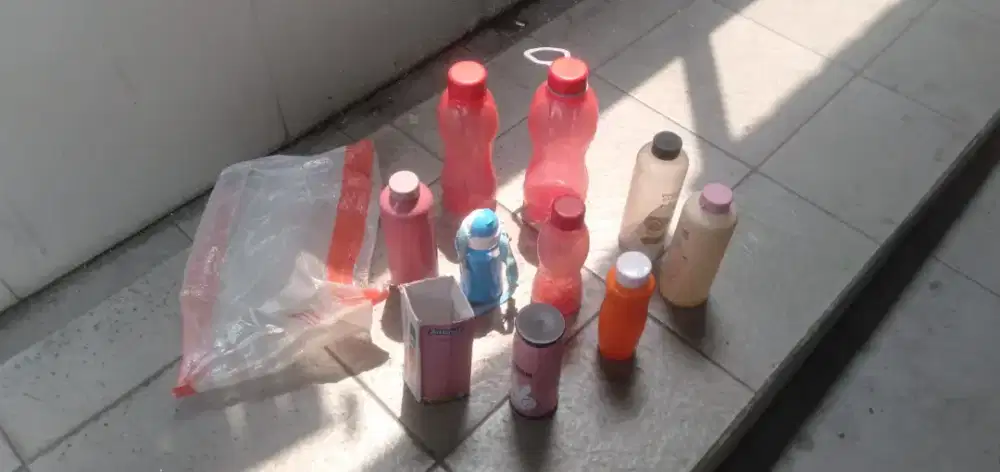 Laku 11 buah botol minuman wa dan hp buruan