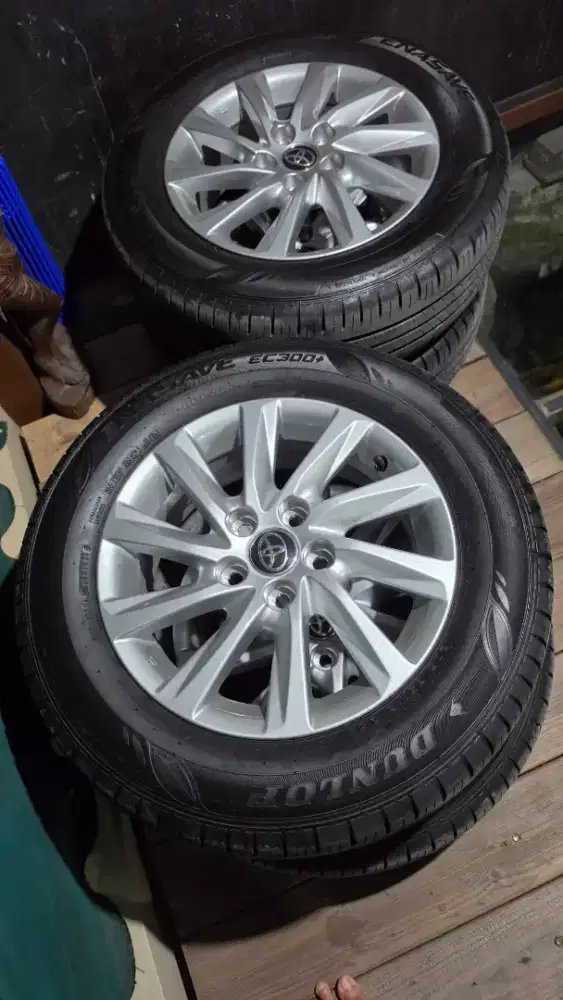 Jual Velg + ban original zenix r16