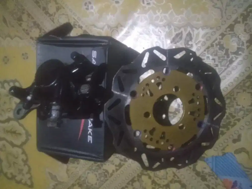 breket kaliper dan piringan cakram