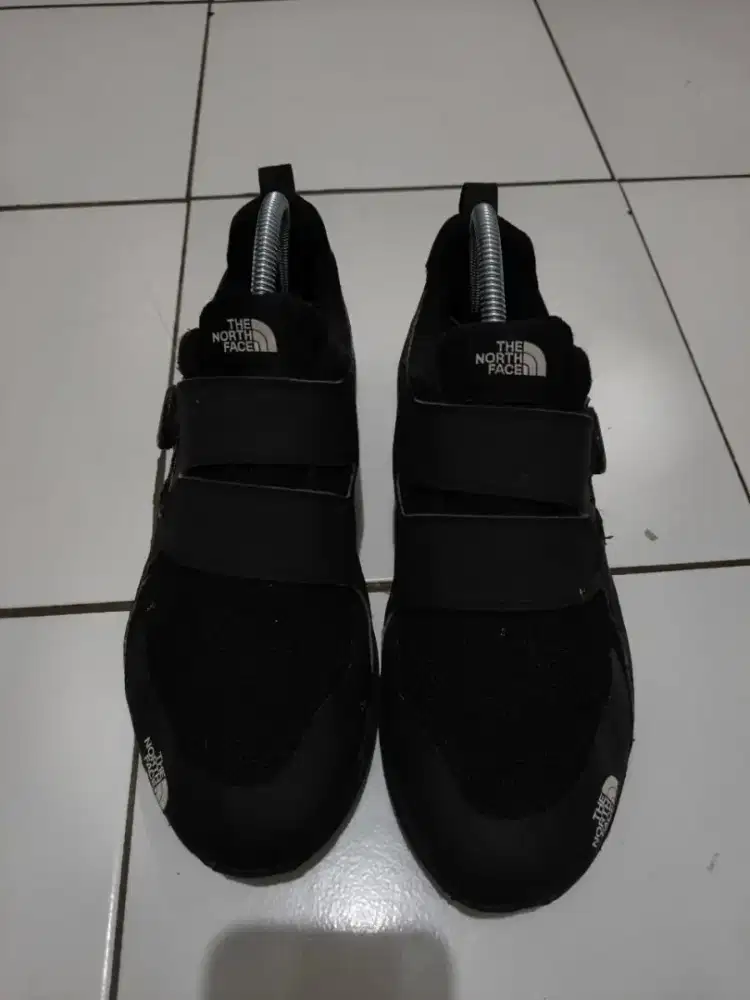 Sepatu The north face