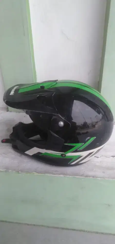 Di jual helem trailer dan untuk di pakai semua motor  murah aja