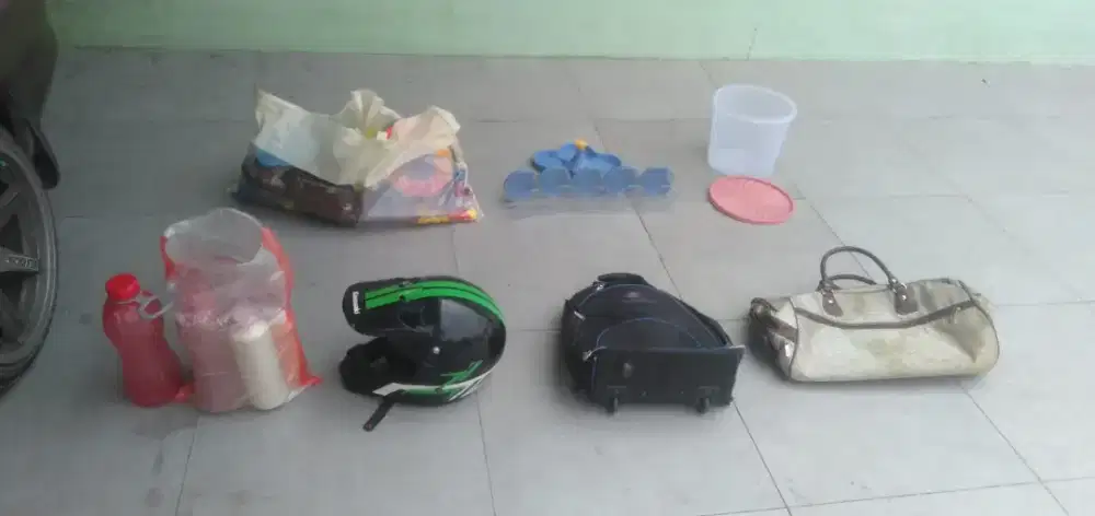 Laku semua  barang perkakas di foto ini wa dan hp murah meriah