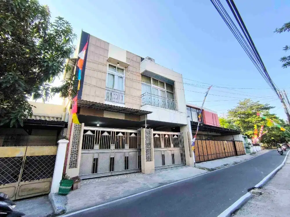 Rumah Mewah 2,5 Lt Ada Rooftop dekat Jalan Raya Manahan Solo Kota