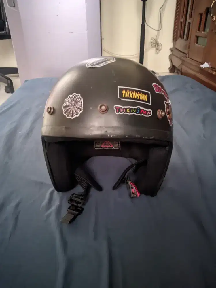 Helm Half Face ARY Retro Stiker THXNSMN Kondisi masih bagus