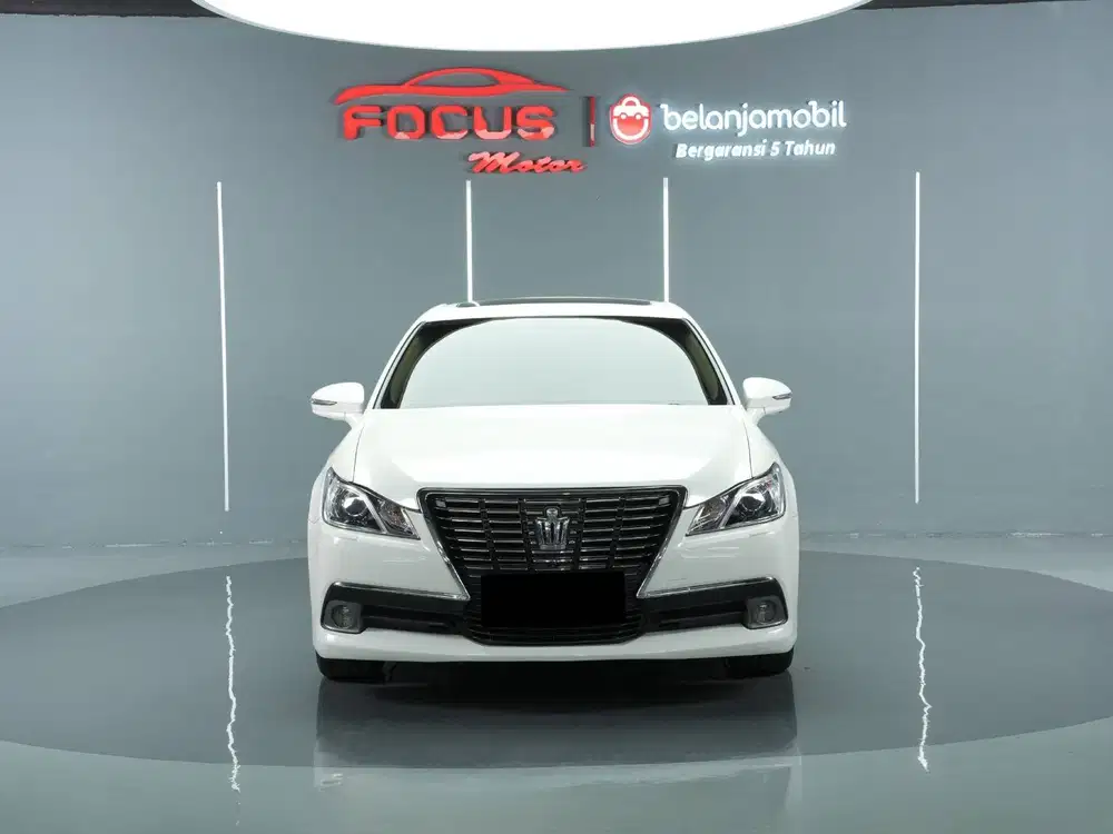 Toyota Crown 2.5 Royal Saloon CBU White On Beige 2013 Low Km Rare Cars
