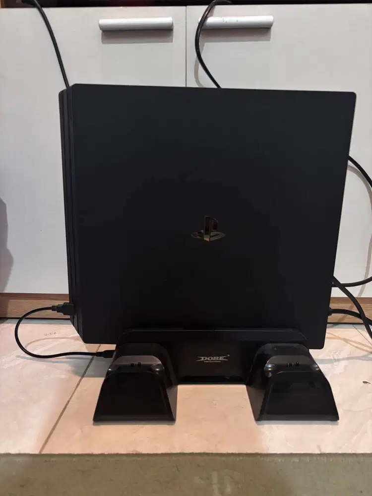 Dijual PS4 Pro 1TB Original - Mulus, Siap Main + Banyak Bonus