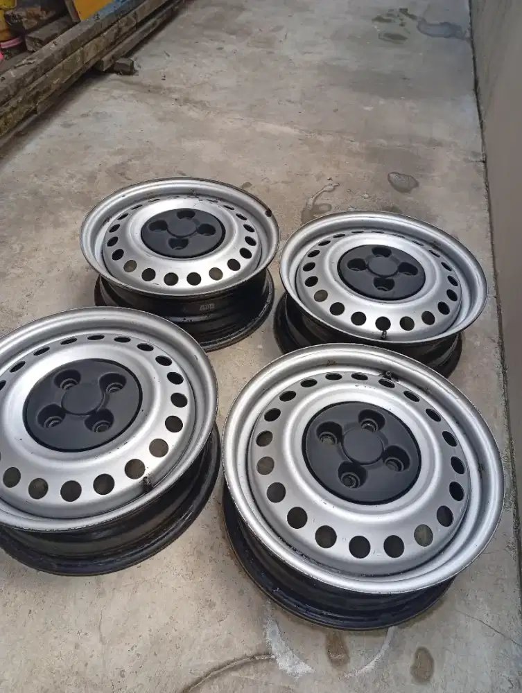 Velg 15 oemlook ex mobilio pcd 4x100 brip starlet karimun