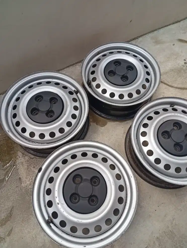 Velg 15 oemlook pcd 4x100 monilio jazz yaris baleno city vios