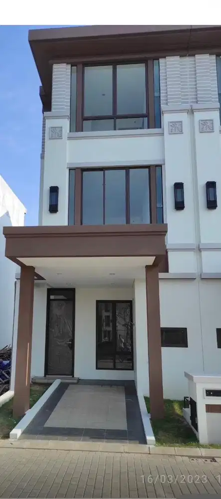 dijual rugi rumah 3lantai lavon swancity