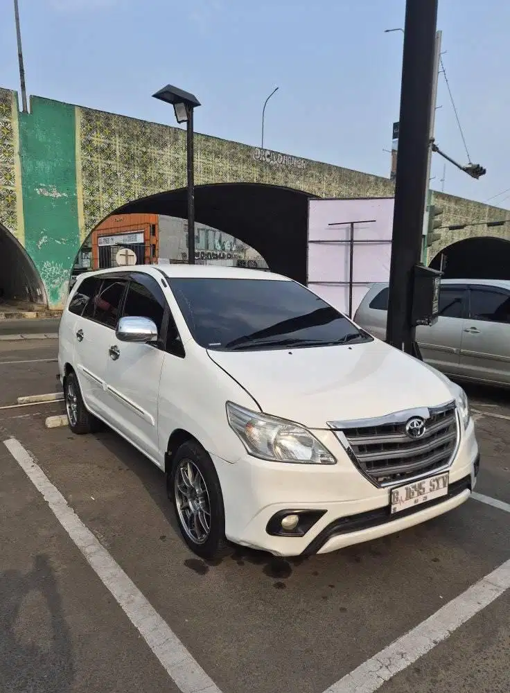 Innova G Bensin Matic 2014 Putih joss
