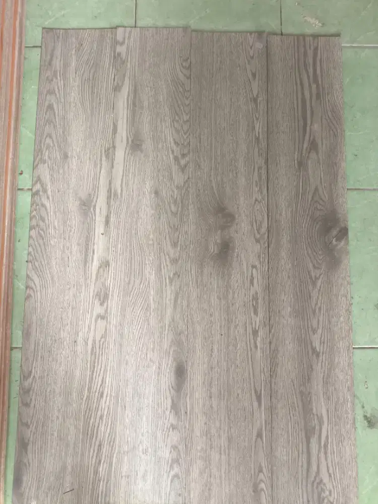 Vinyl lantai ex hotel