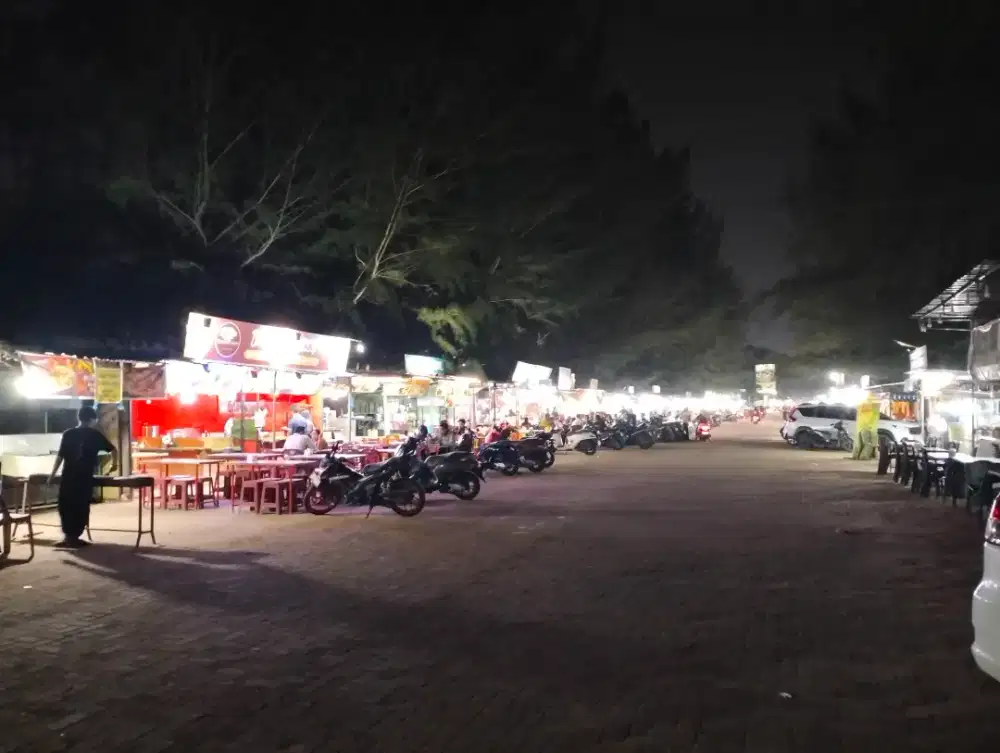 DI CARI SEGERA Pegawai Stand Makanan
