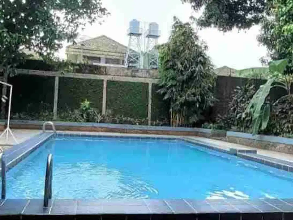 Dijual Rumah Besar Terawat Siap Huni di Kemang Jakarta Selatan