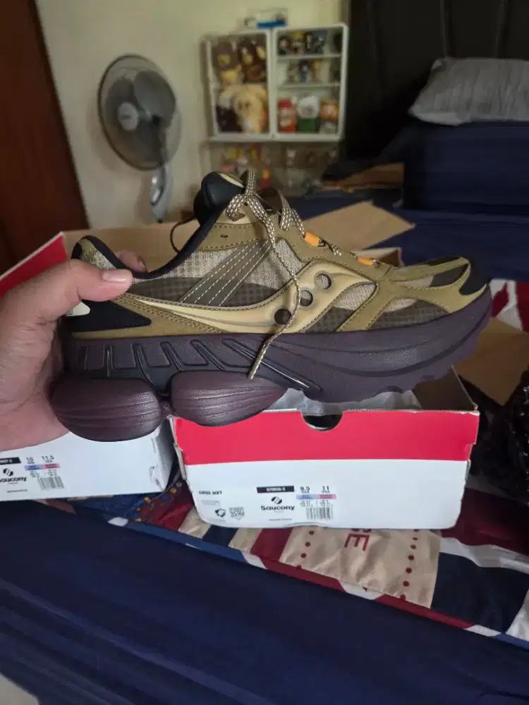 Sepatu saucony original size 43