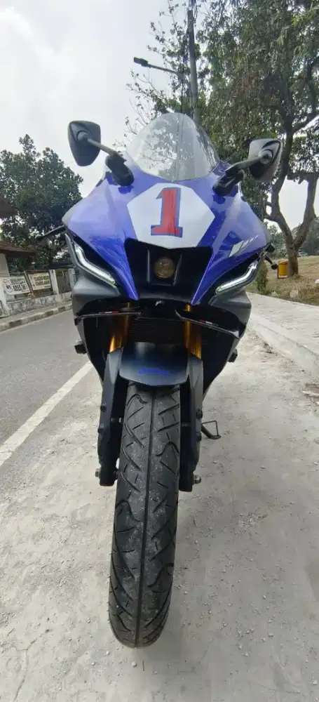 R15 v4 biru mukus