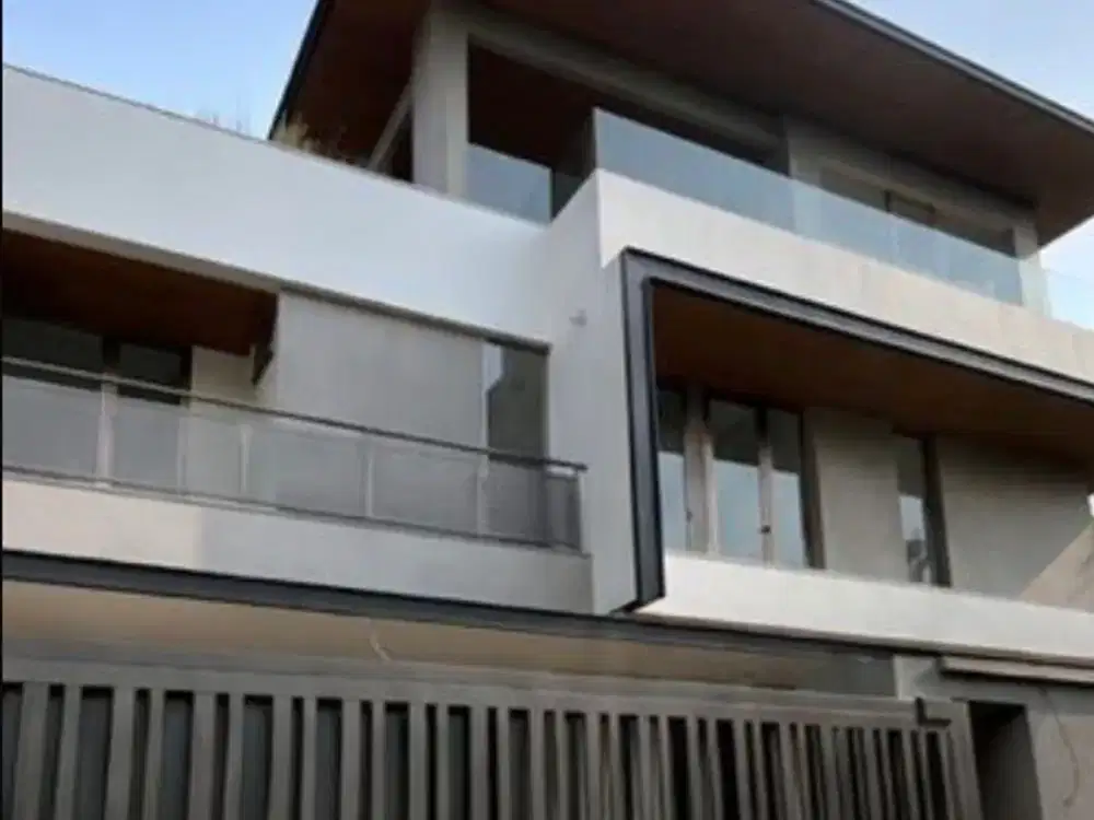 Rumah Lux Grees 3 Lantai Modern Siap Huni di Setraduta