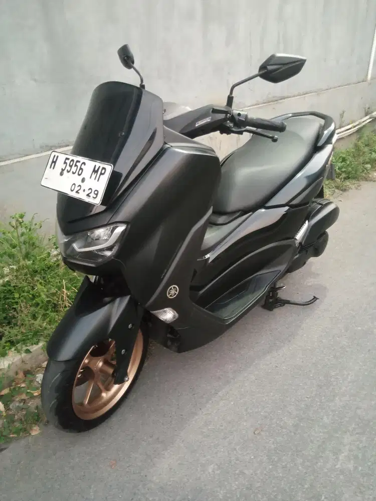 Yamaha N Max 2023 hitam