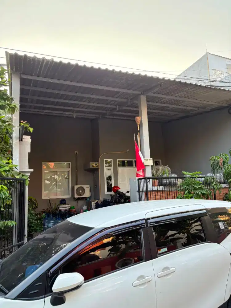 Dijual rumah hoek. Sdh renov. Aman. Bebas banjir. Perum Harapan Indah.