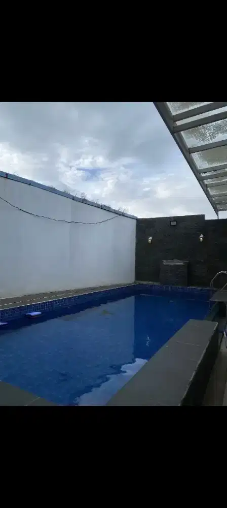 Jual rumah ada kolam renangnya bonus CCTV ruang karaoke meja bilyard