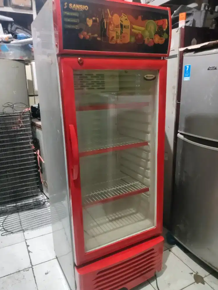 Showcase sansio kondisi orisinil normal. Dingin siap pakai